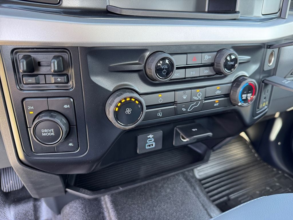 2025 Ford F-550SD XL DRW 660A