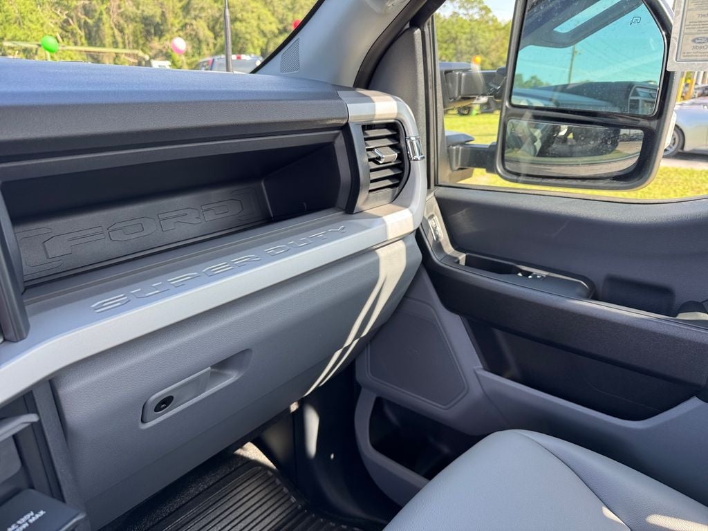 2025 Ford F-550SD XL DRW 660A