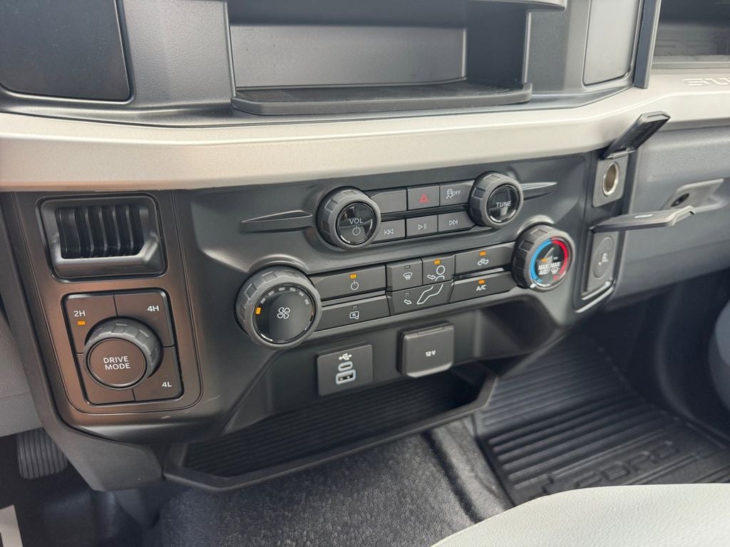 2026 Ford F-550SD DRW 660A