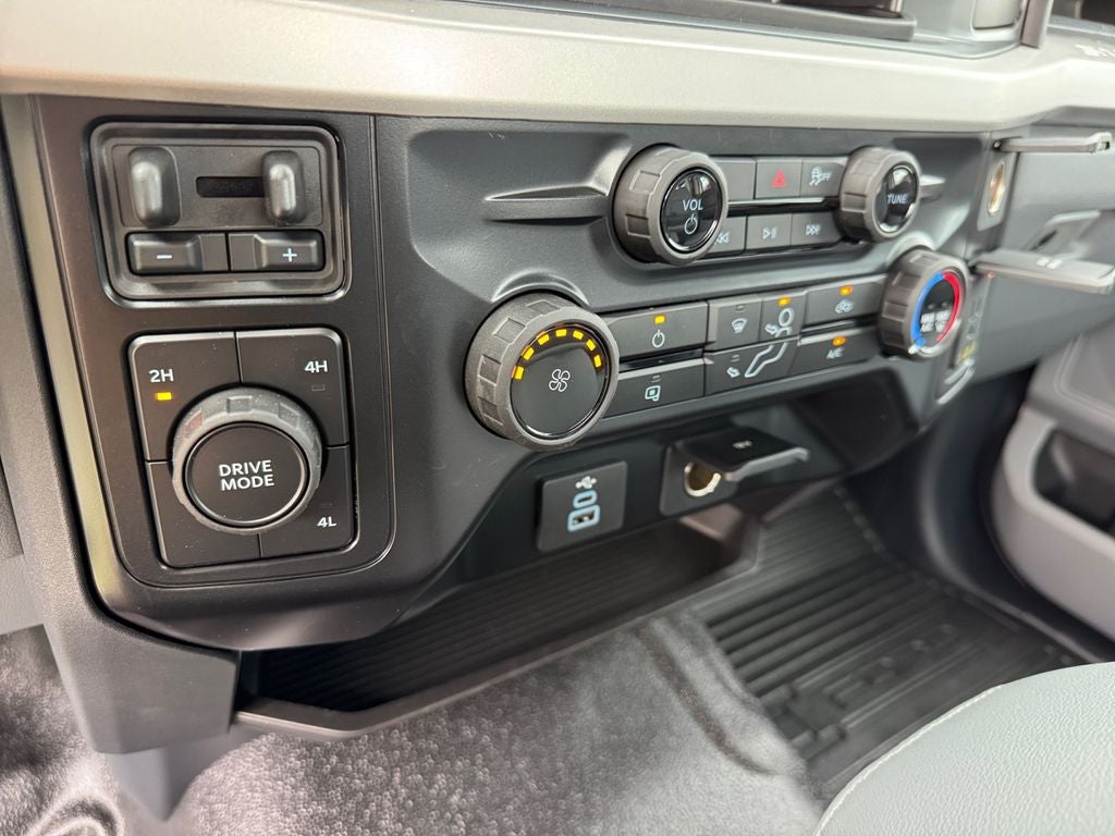 2025 Ford F-600SD XL 680A