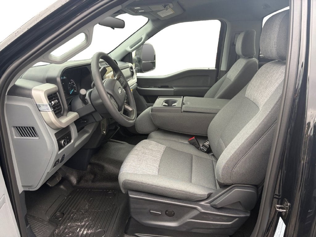 2027 Ford F-350SD XLT DRW 643A