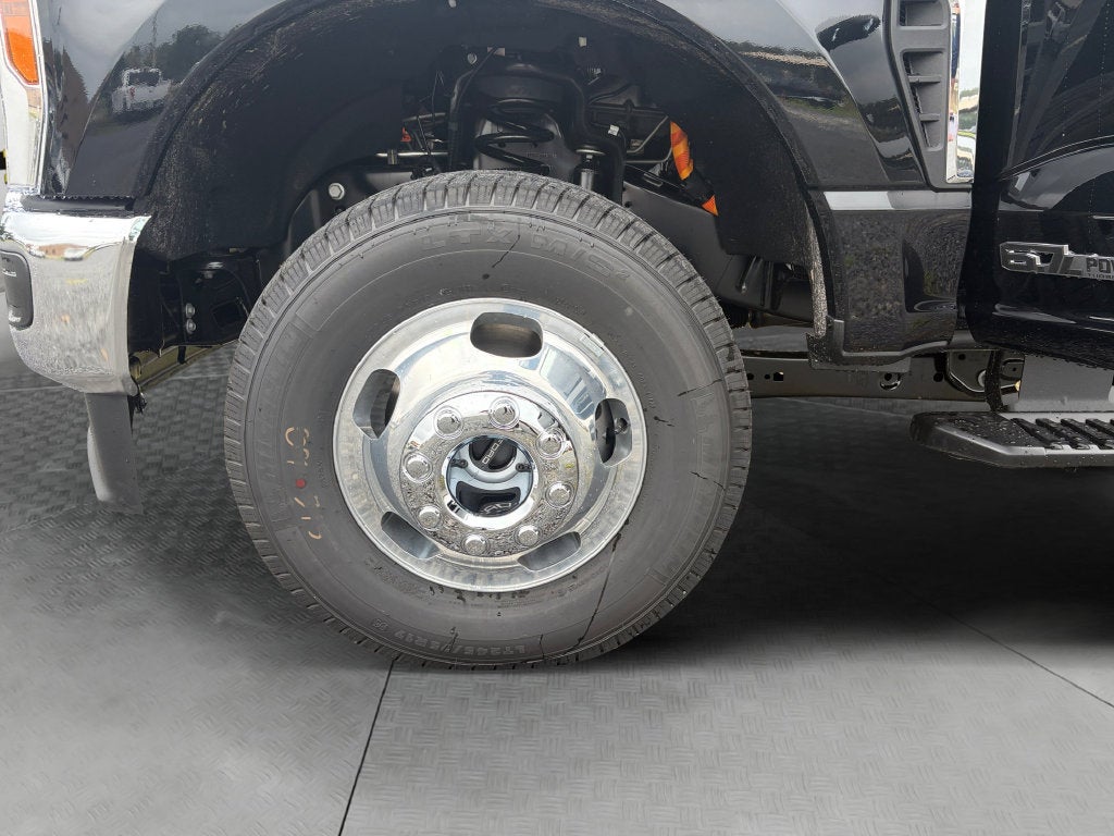 2027 Ford F-350SD XLT DRW 643A