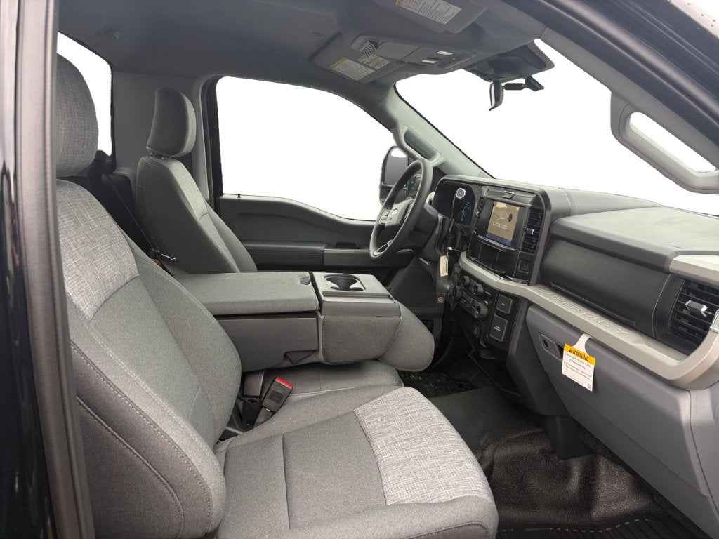 2027 Ford F-350SD XLT DRW 643A
