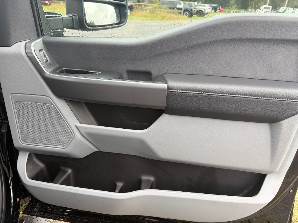 2027 Ford F-350SD XLT DRW 643A