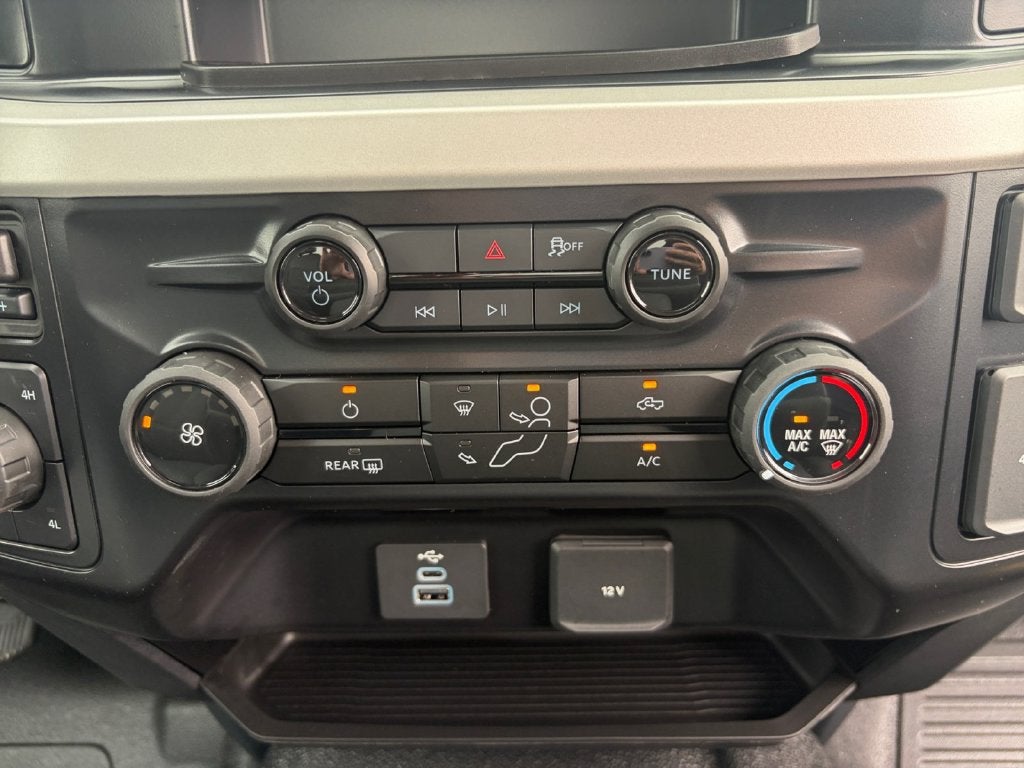2027 Ford F-350SD XLT DRW 643A