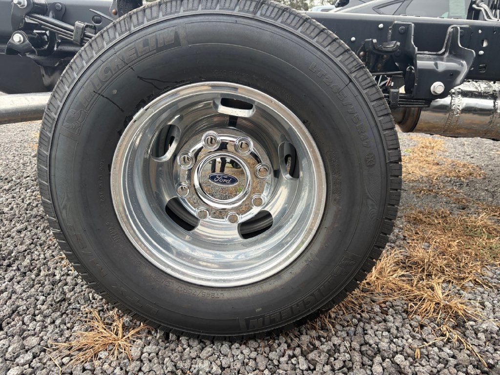 2027 Ford F-350SD XLT DRW 643A