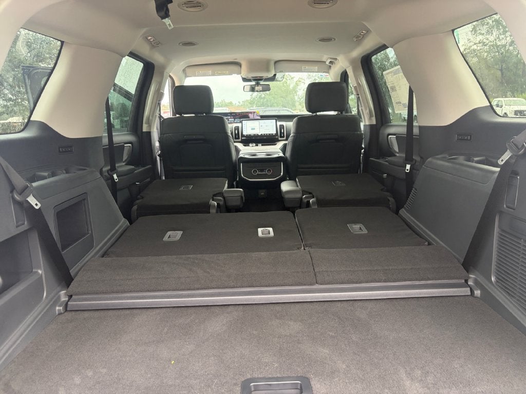 2027 Ford Expedition Active 202A