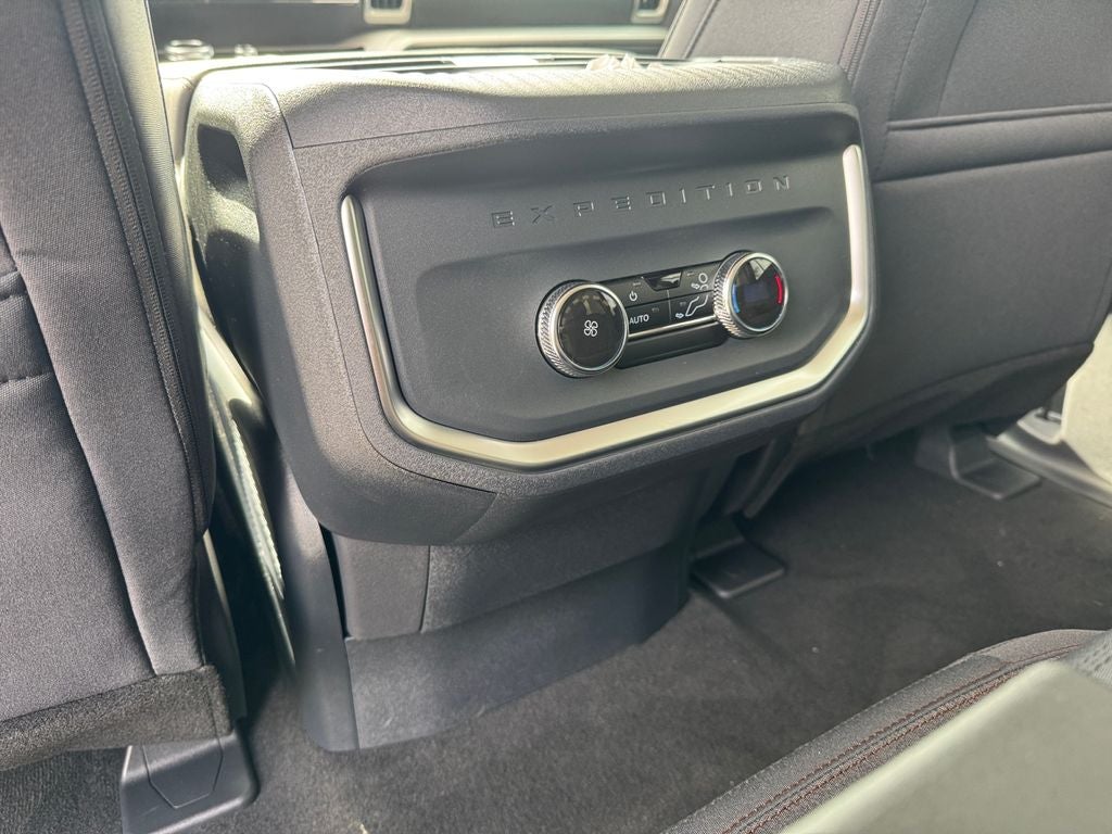 2025 Ford Expedition Active 200A