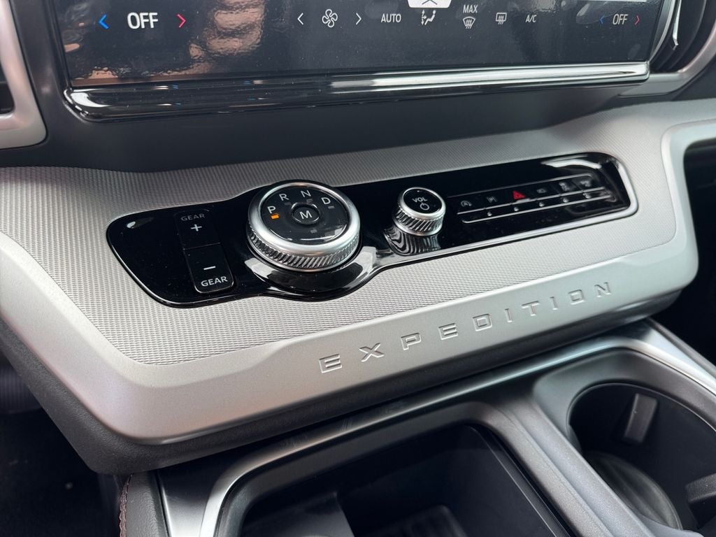 2025 Ford Expedition Active 200A