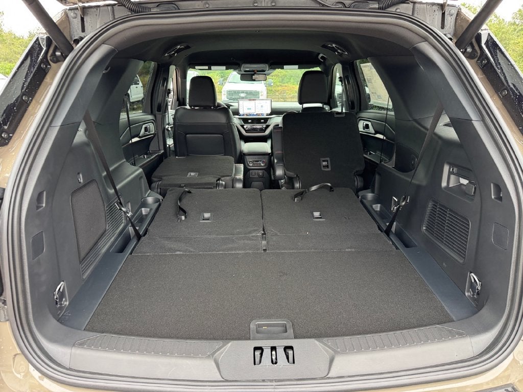 2027 Ford Explorer ST-Line 300A