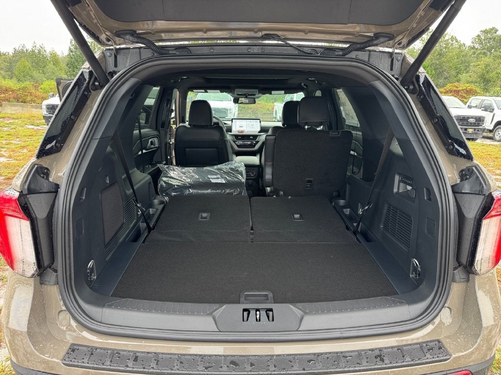 2027 Ford Explorer ST 400A