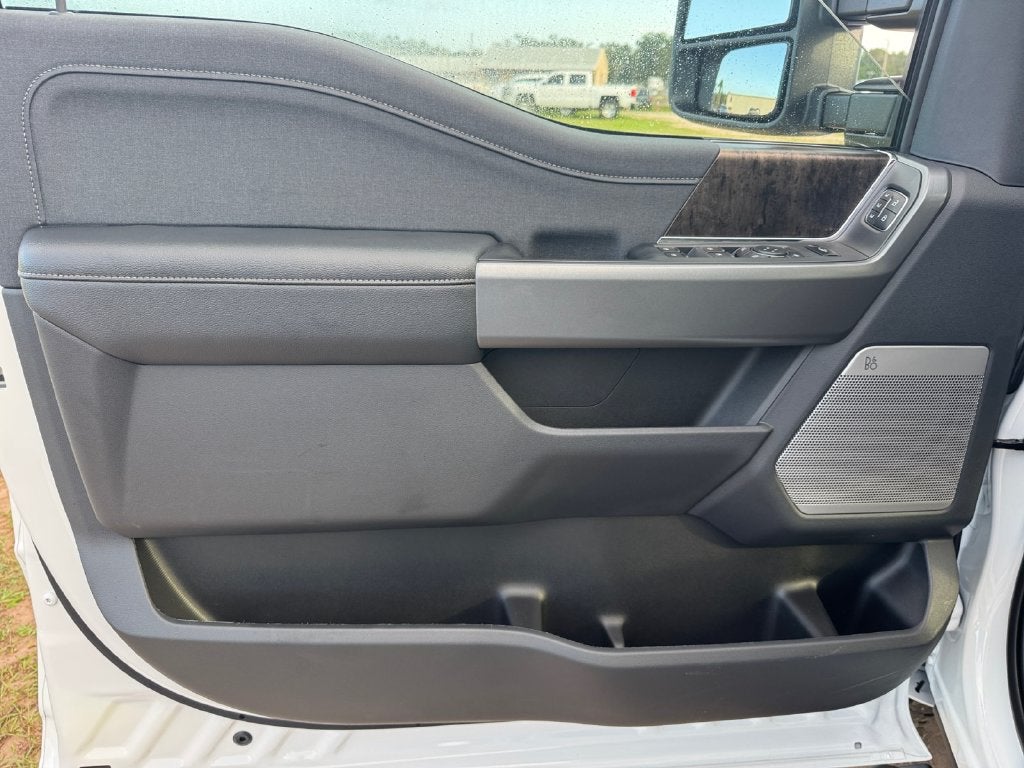 2027 Ford F-250SD Lariat 608A