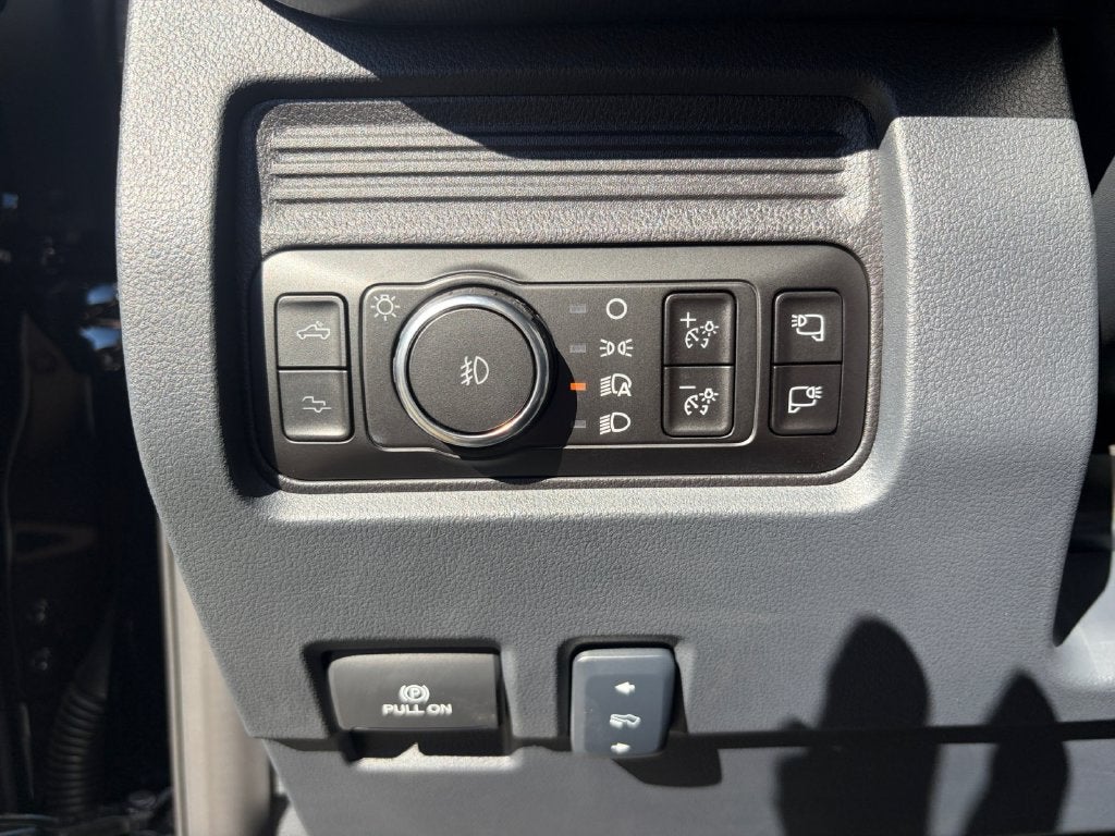 2027 Ford F-350SD Platinum 713A