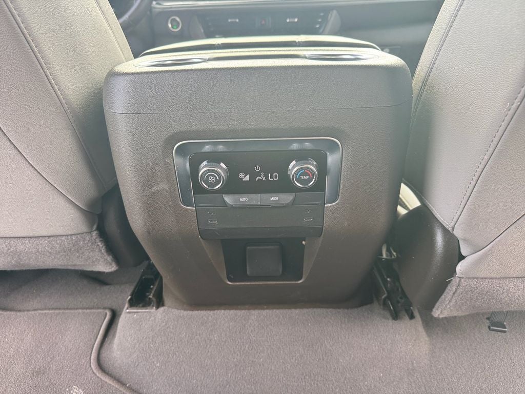 2025 Chevrolet Suburban LT