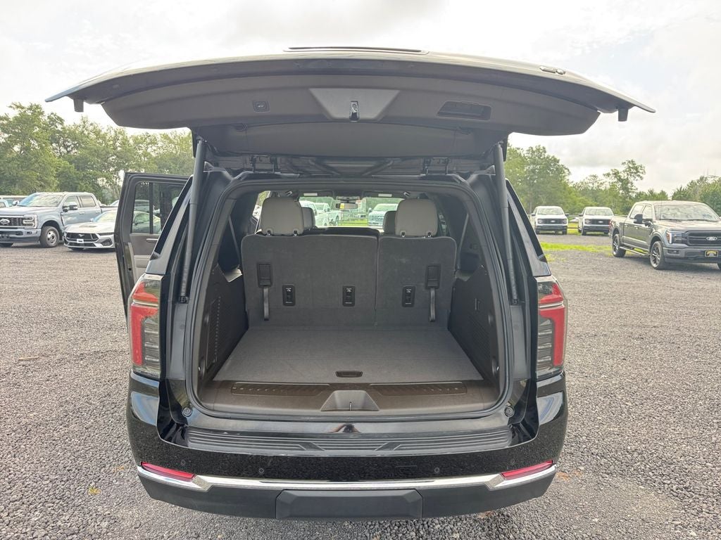 2025 Chevrolet Suburban LT