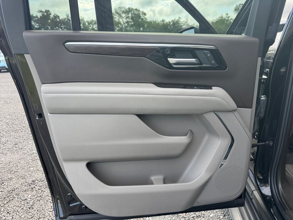 2025 Chevrolet Suburban LT
