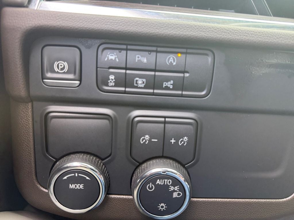 2025 Chevrolet Suburban LT
