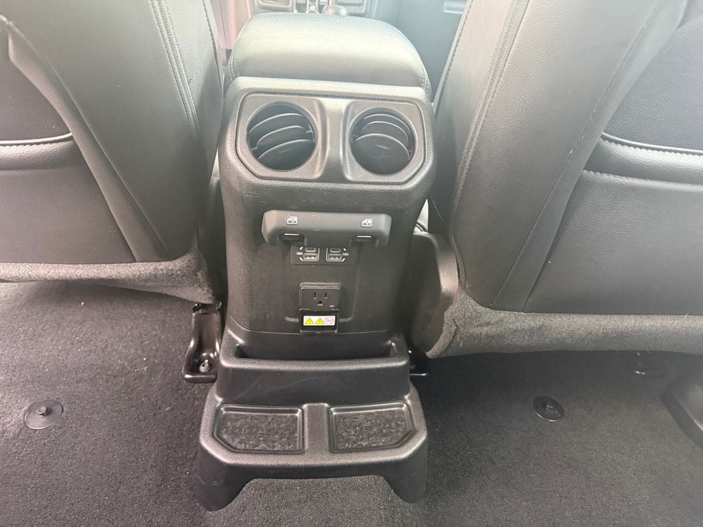 2023 Jeep Wrangler 4-Door Sahara Altitude 4x4