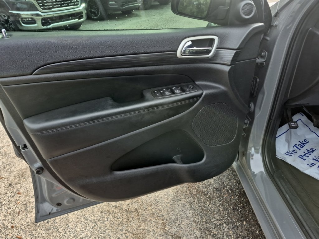 2021 Jeep Grand Cherokee Laredo X 4x4
