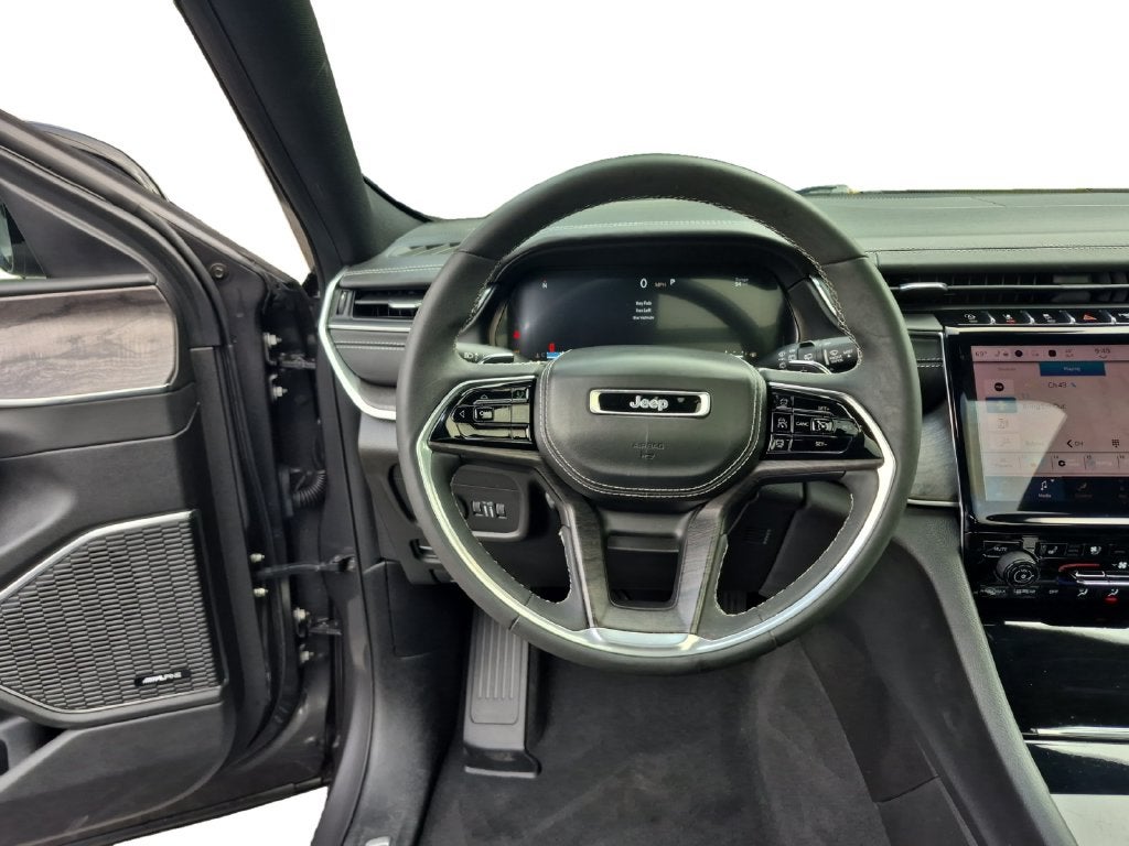 2023 Jeep Grand Cherokee Overland 4x2