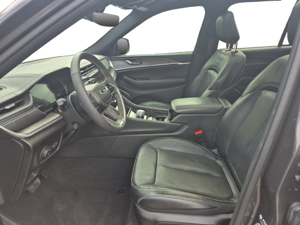 2023 Jeep Grand Cherokee Overland 4x2