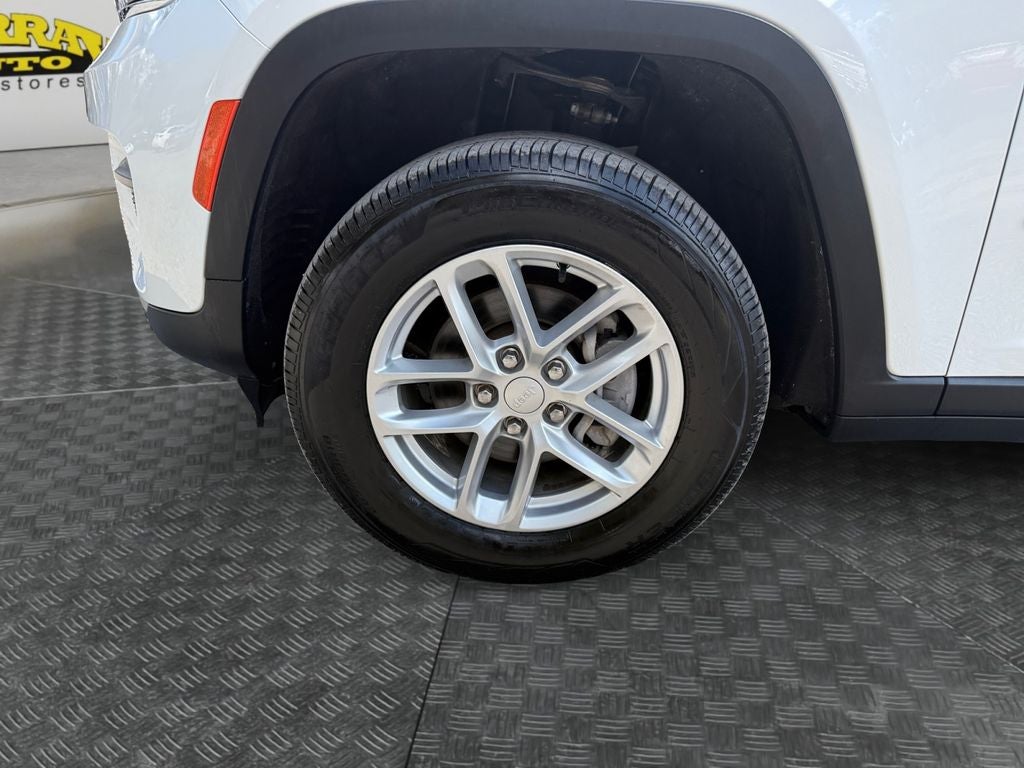 2023 Jeep Grand Cherokee Laredo 4x4