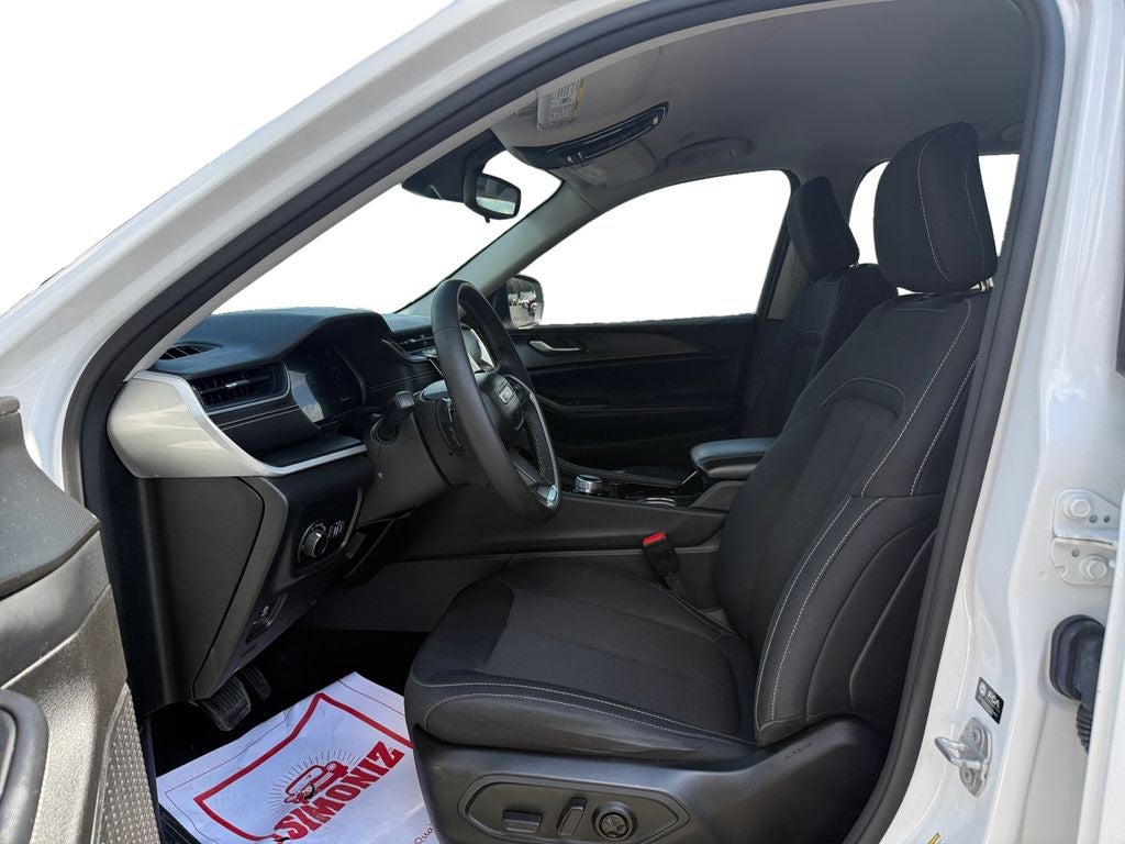 2023 Jeep Grand Cherokee Laredo 4x4