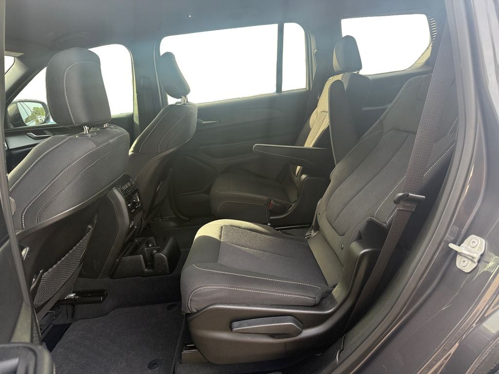2024 Jeep Grand Cherokee L Laredo 4x4