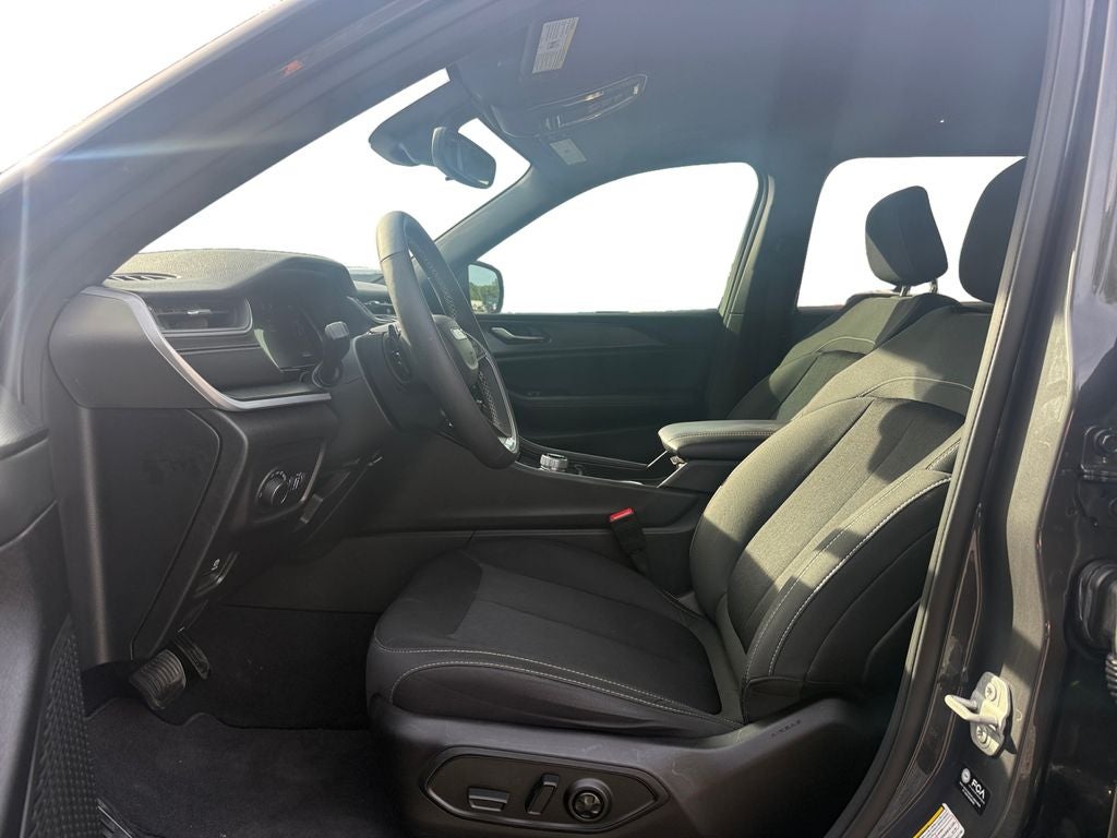 2024 Jeep Grand Cherokee L Laredo 4x4