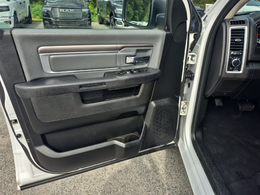 2024 RAM 1500 Classic SLT Quad Cab 4x2 6'4' Box