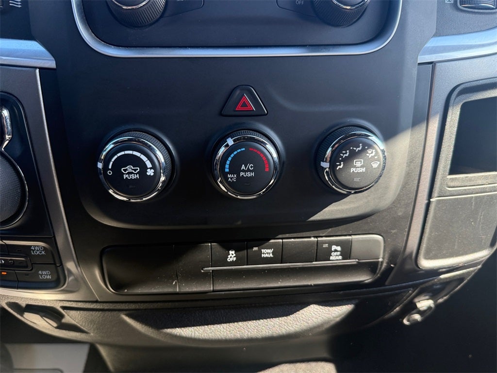 2024 RAM 1500 Classic Warlock Crew Cab 4x4 5'7' Box