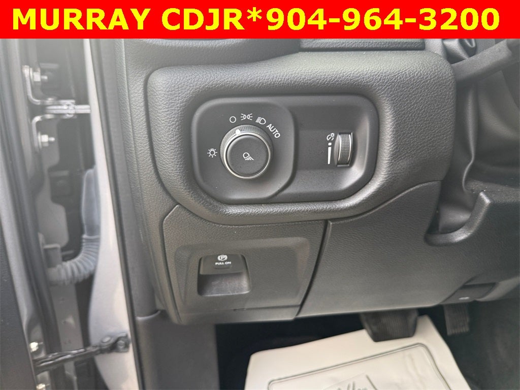 2024 RAM 1500 Laramie Crew Cab 4x2 5'7' Box