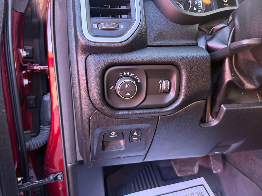2022 RAM 1500 Big Horn Crew Cab 4x4 5'7' Box
