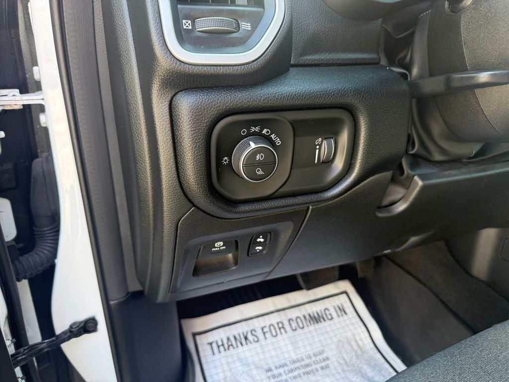 2022 RAM 1500 Big Horn Crew Cab 4x4 5'7' Box