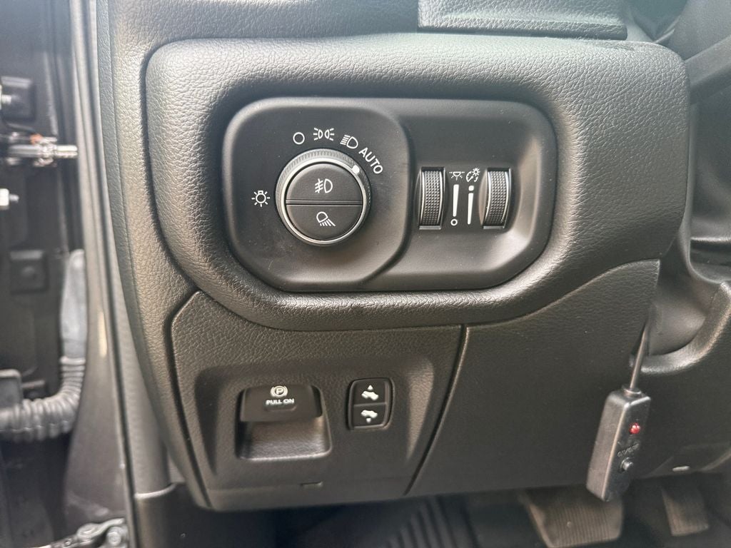 2024 RAM 1500 Laramie Crew Cab 4x4 5'7' Box