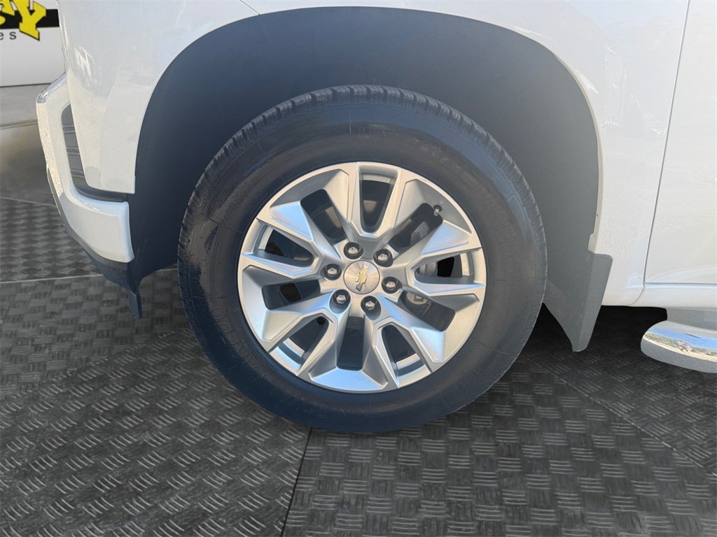 2020 Chevrolet Silverado 1500 2WD Double Cab Standard Bed Custom