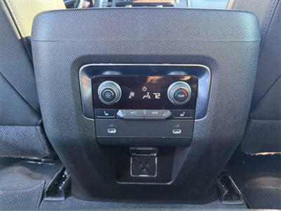 2022 Chevrolet Suburban 4WD RST