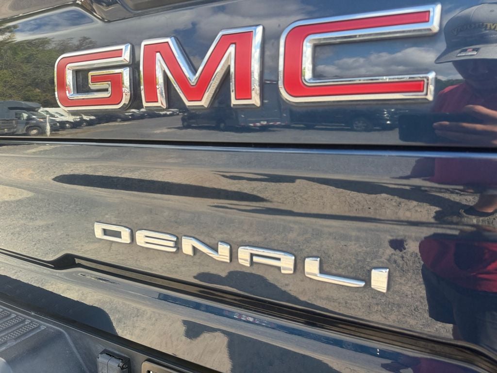 2023 GMC Sierra 2500HD 4WD Crew Cab Standard Bed Denali