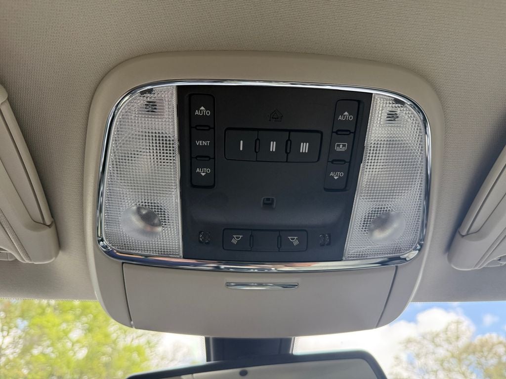 2023 Chrysler 300 Touring L