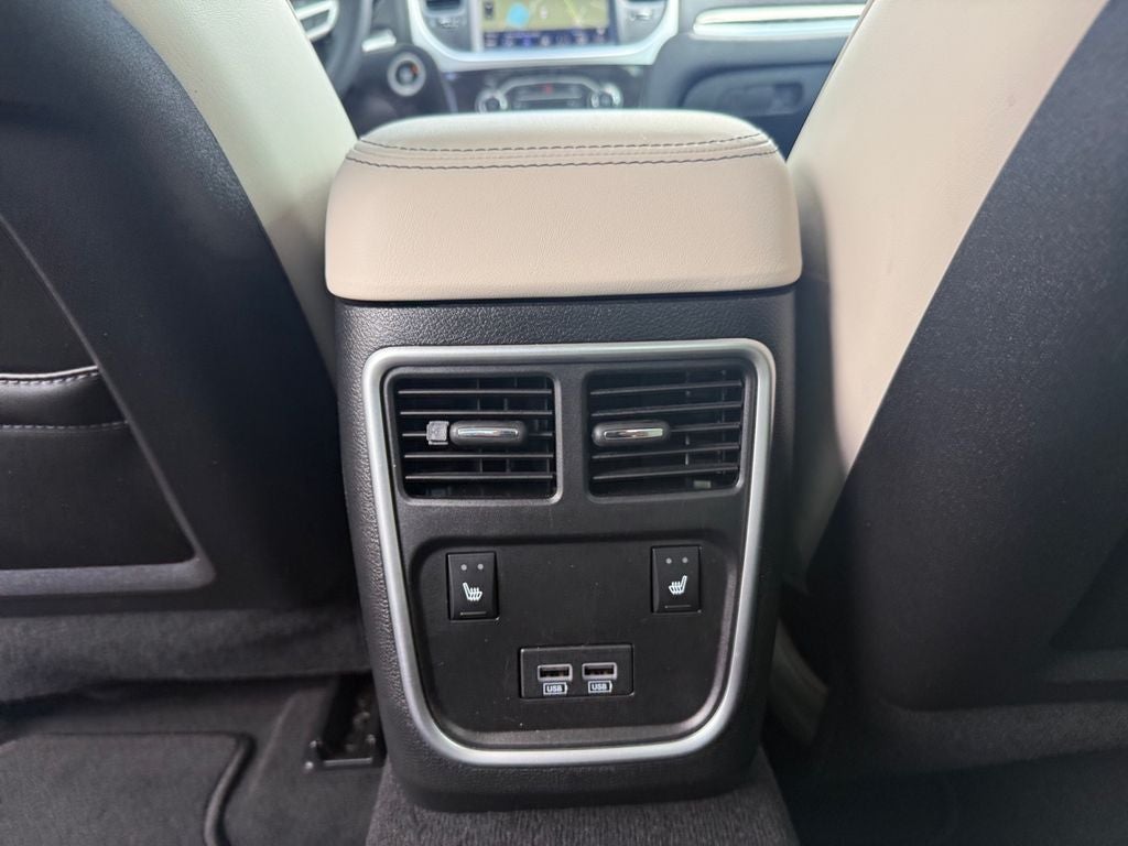 2023 Chrysler 300 Touring L