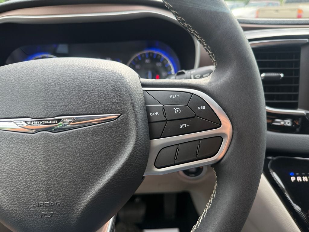 2023 Chrysler Voyager LX