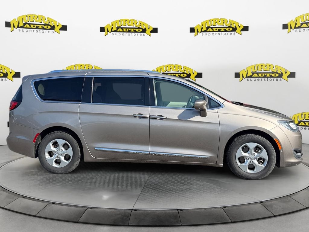 2017 Chrysler Pacifica Touring-L Plus
