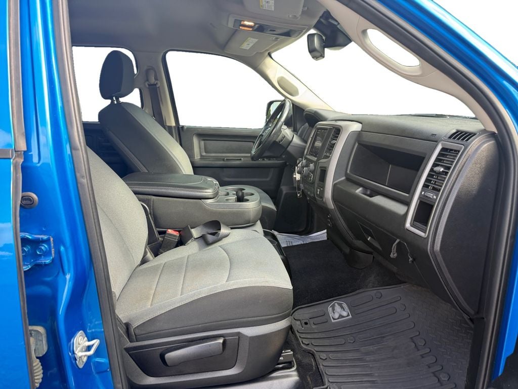 2021 RAM 1500 Classic Tradesman Crew Cab 4x4 5'7' Box