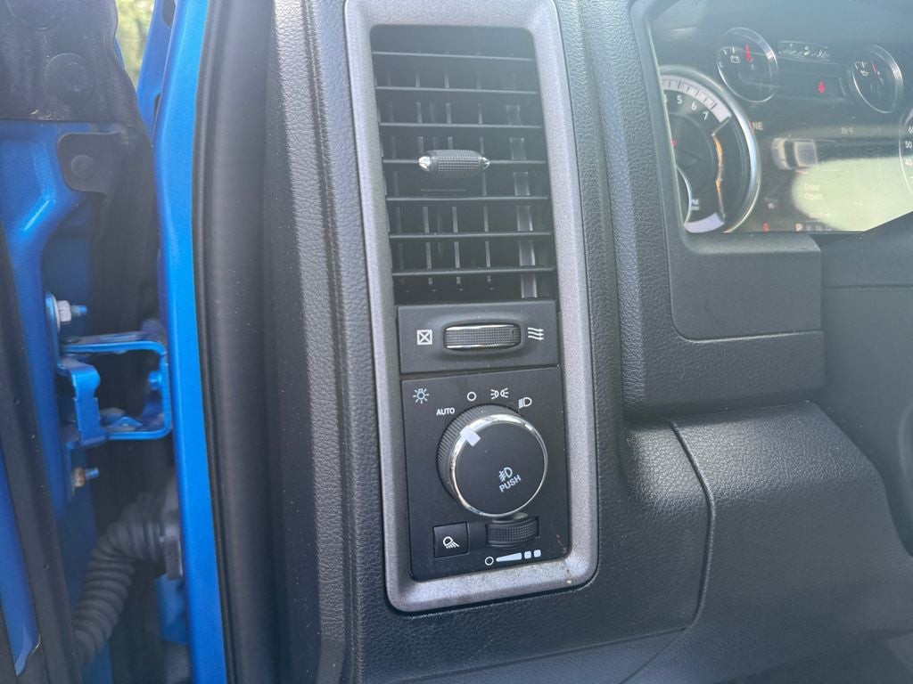 2021 RAM 1500 Classic Tradesman Crew Cab 4x4 5'7' Box
