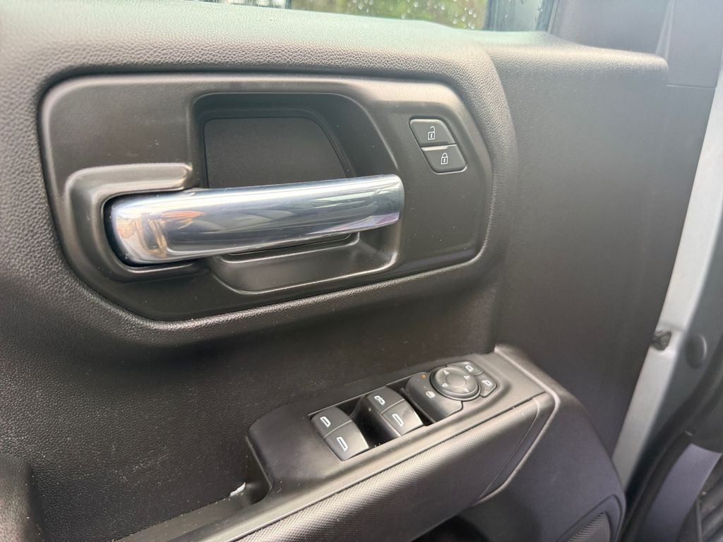 2023 Chevrolet Silverado 1500 2WD Crew Cab Short Bed Custom