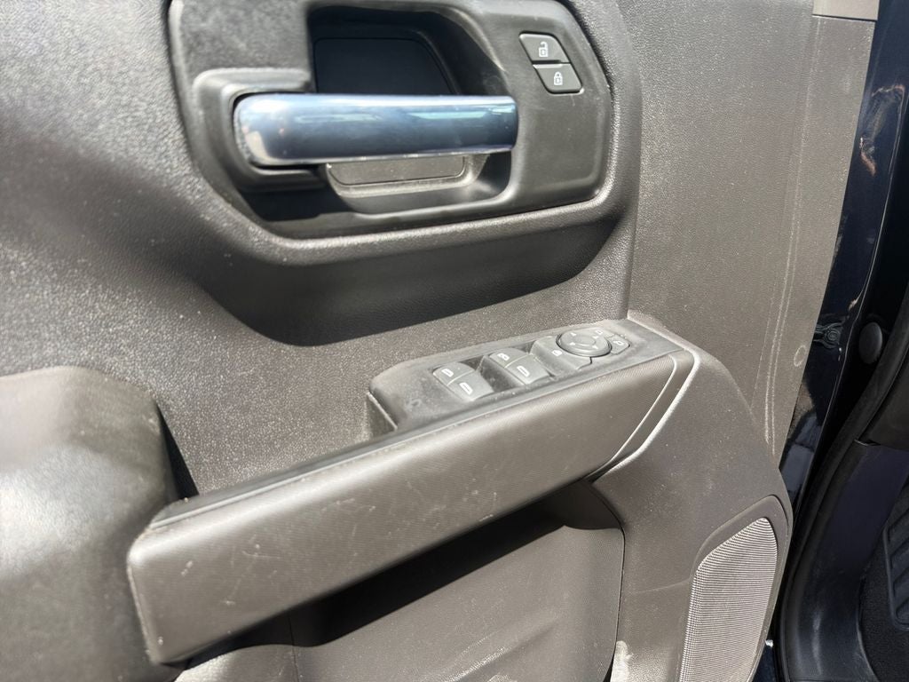 2023 Chevrolet Silverado 1500 4WD Crew Cab Short Bed Custom