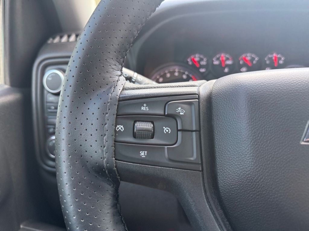 2023 Chevrolet Silverado 1500 4WD Crew Cab Short Bed Custom