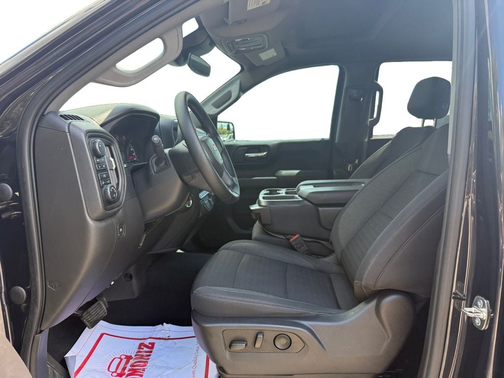 2023 Chevrolet Silverado 1500 4WD Crew Cab Short Bed Custom