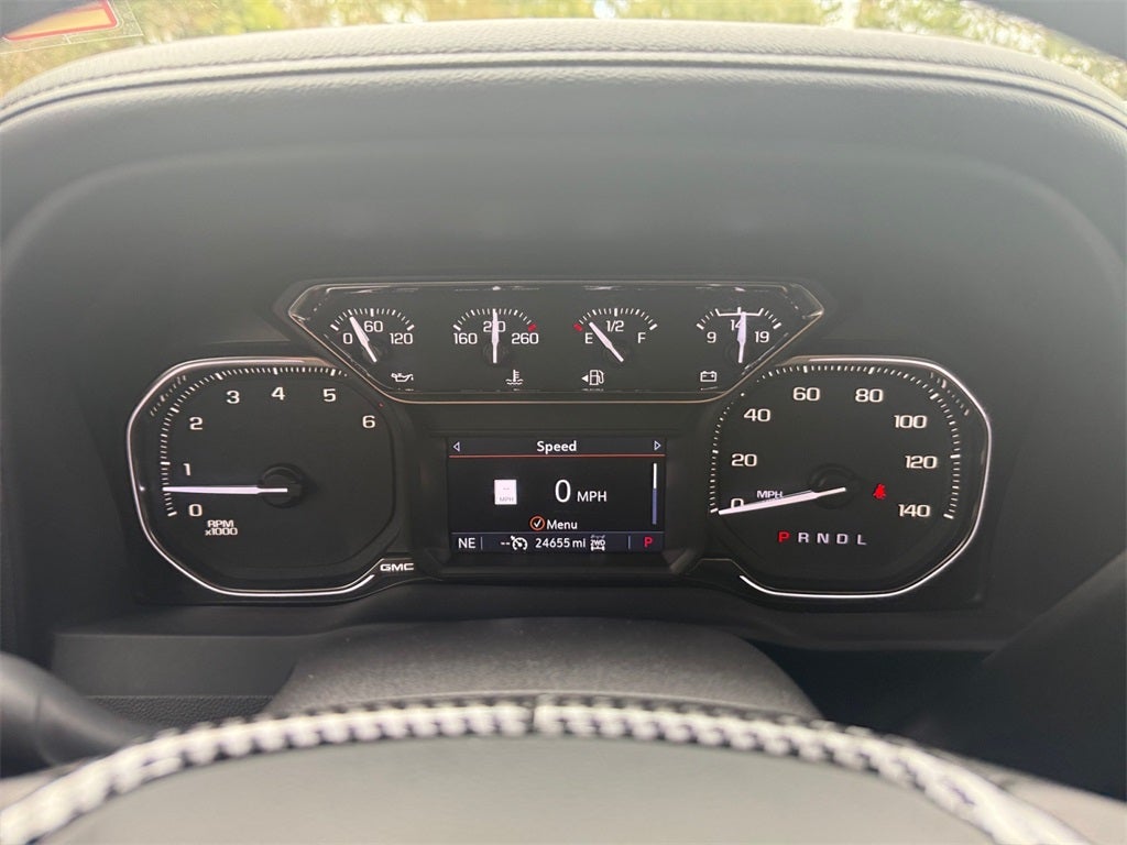 2022 GMC Sierra 1500 Limited 4WD Crew Cab Short Box AT4