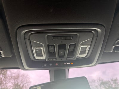 2022 GMC Sierra 1500 Limited 4WD Crew Cab Short Box AT4